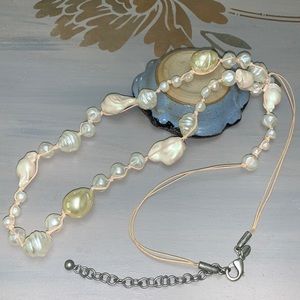 💕Chico’s pearlized necklace